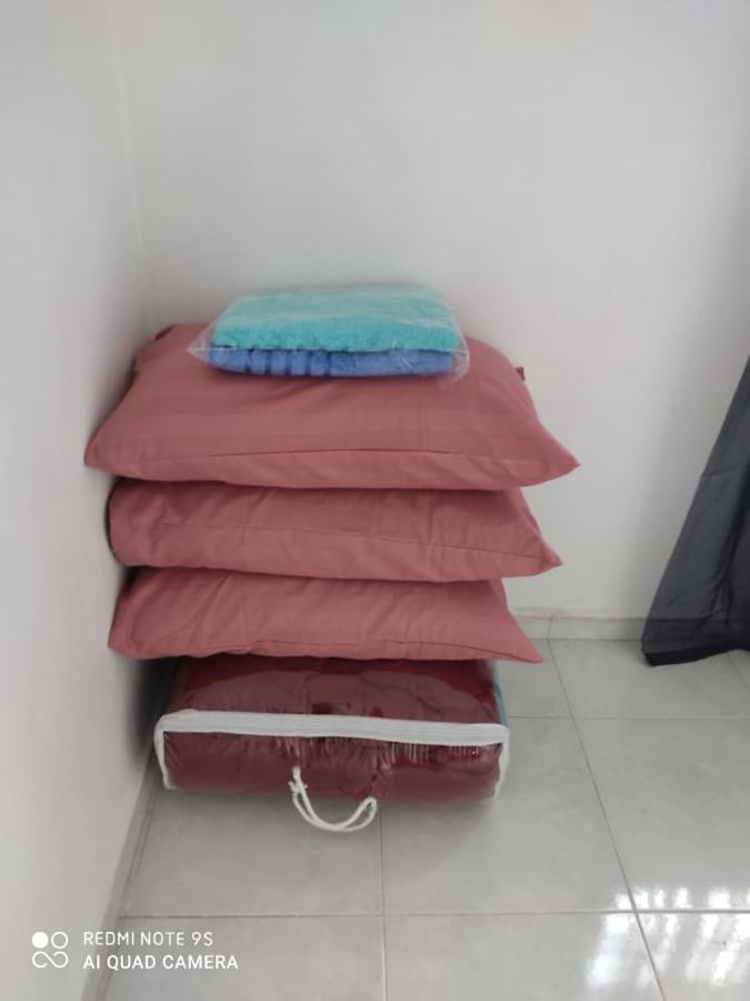 R&R Homestay Simpang Renggam Exterior foto
