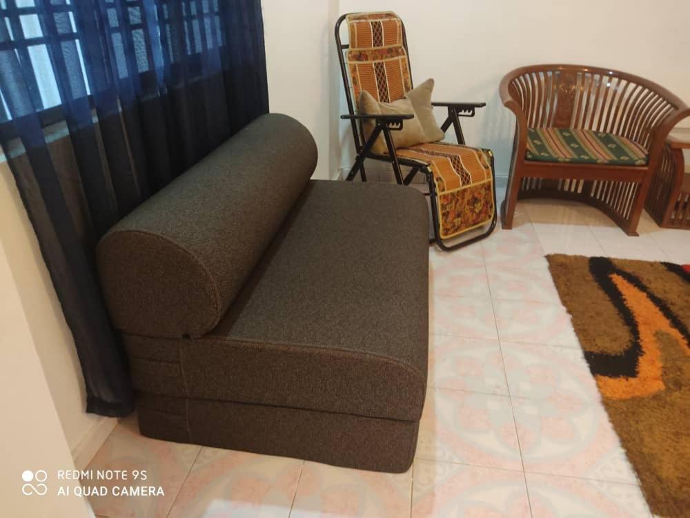 R&R Homestay Simpang Renggam Exterior foto